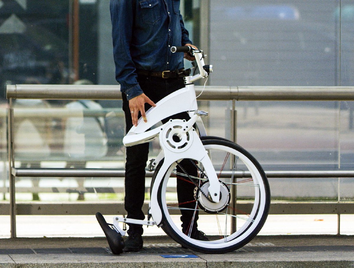 inhabitat's tweet photo. This amazing electric bike folds in half in a single second. https://t.co/bOZKCV0LGN https://t.co/3j4yu484u4