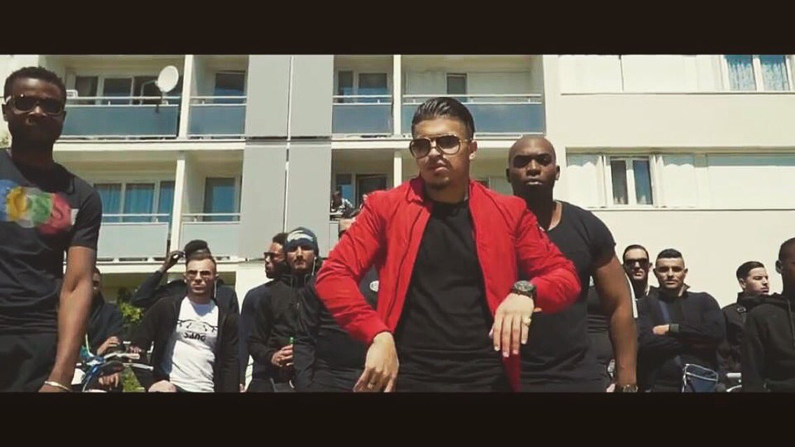 OfficielAlrima's tweet photo. Mon nouveau clip enfin en ligne un lac de RT RT RT  !!!! #Maniere #Alrima #LeTubeEstLa
https://t.co/iP25vhOnB3 https://t.co/jJFZQDQb98