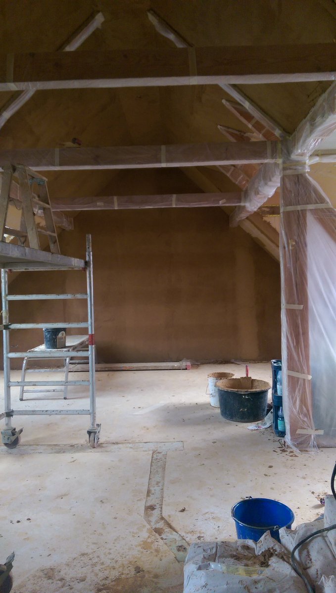 mofoni's tweet image. Juhu, wir haben eine Lehmhöhle #miniloft #Lehmbau #Umbau #renovierung #meinlebenisteinebaustelle