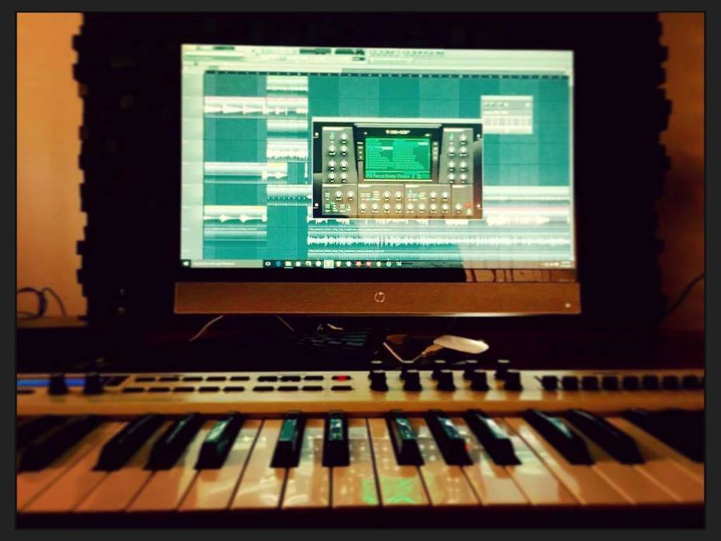 producerpassion's tweet photo. in the #studio with #CDjteam @ #CDjrecordlabel #music #flstudio #nexus #arturia #alcyonx #lilsmiley #draos #cristiaโฆ https://t.co/bk8SVtSusr
