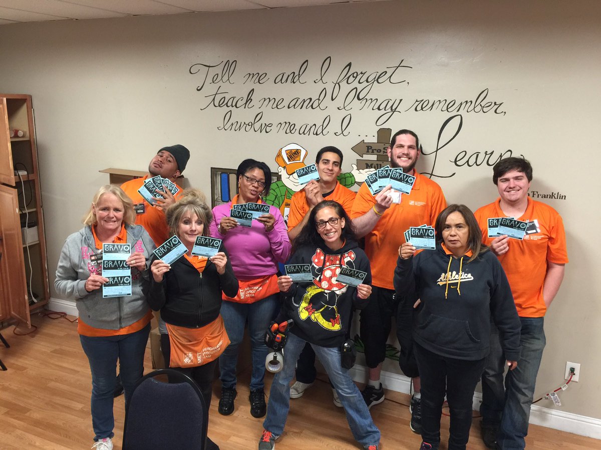 HisLove808's tweet photo. Peer to peer recognition D295 store 1017!! https://t.co/yNg4hr58HS