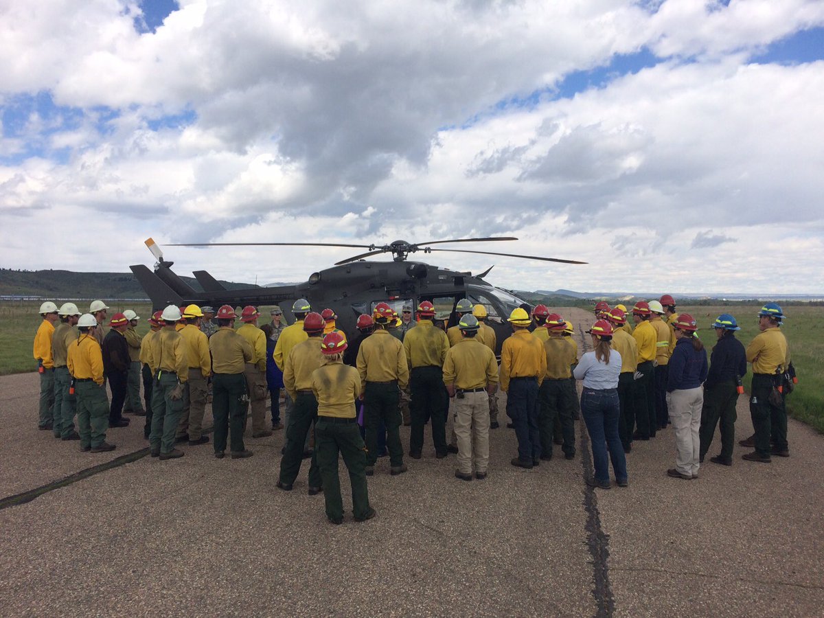 usfsarp's tweet photo. More pics from today's medical helicopter ground training. #cong1860 @poudrefire @COParksWildlife @LarimerSheriff https://t.co/Vndd0V0TLc
