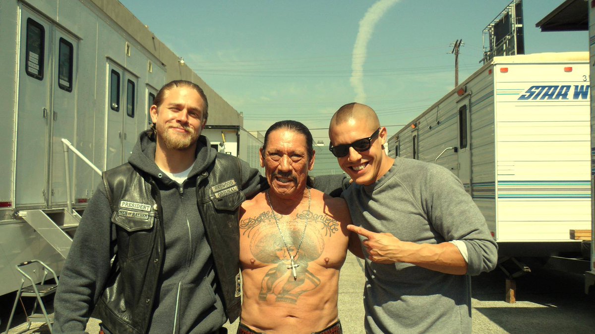 #TBT 2012 with my boys @TheoRossi & #CharlieHunnam shooting @SonsofAnarchy! https://t.co/zTErGE3aLq