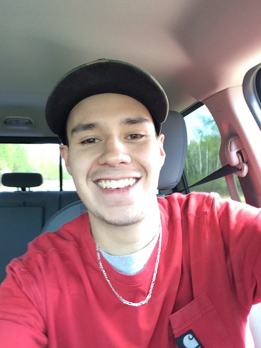MorganNorris11's tweet photo. Just realized how gay I look in red lol #Chadstyle https://t.co/MprhouZ6lY