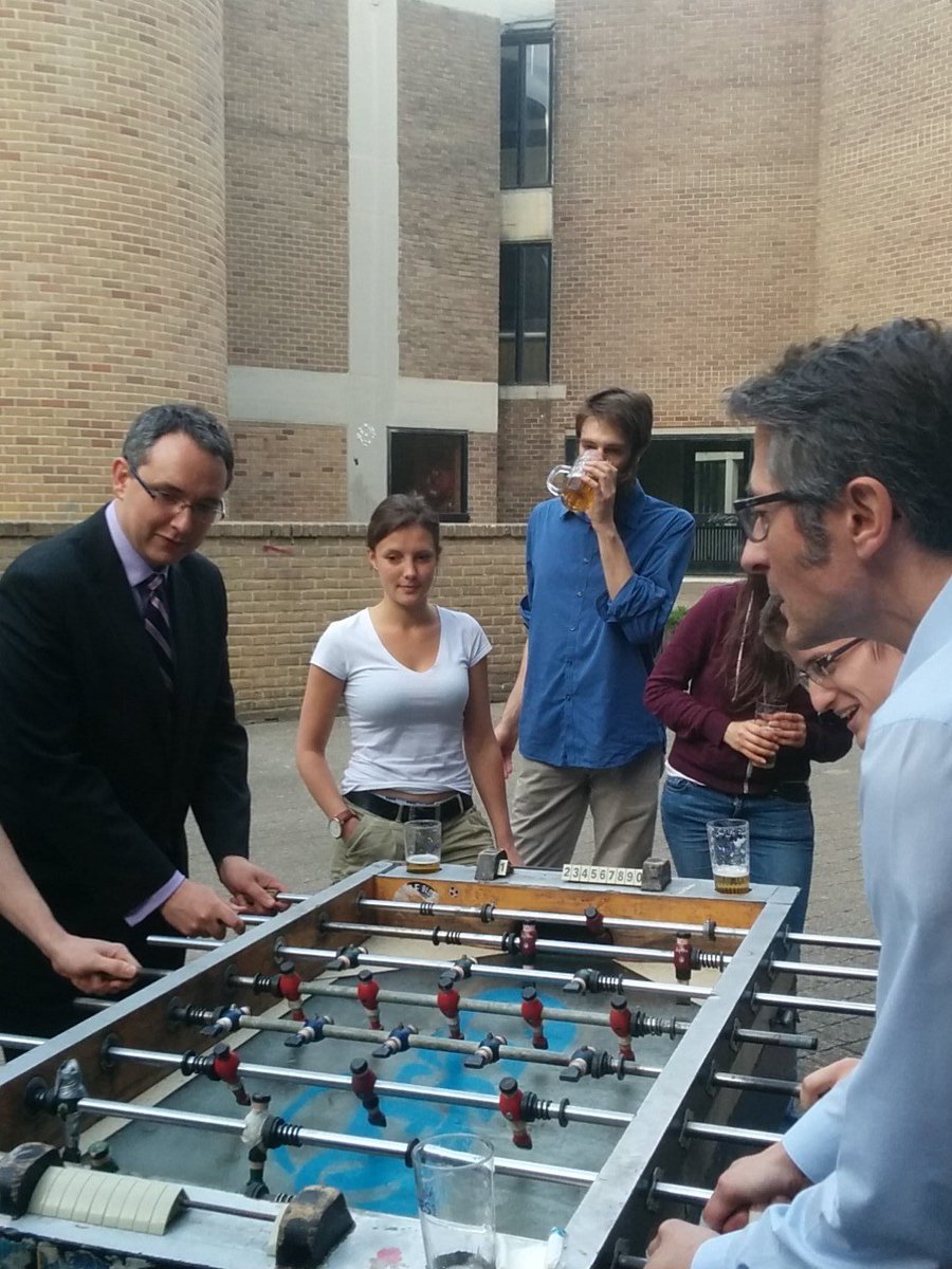 Partie de kicker au sommet entre @FabTinti , resp. @BSPO1348  et <a href="/van_bellegem/">Sébastien Van Bellegem</a> Doyen de la fac #ESPO @UCLouvain_be