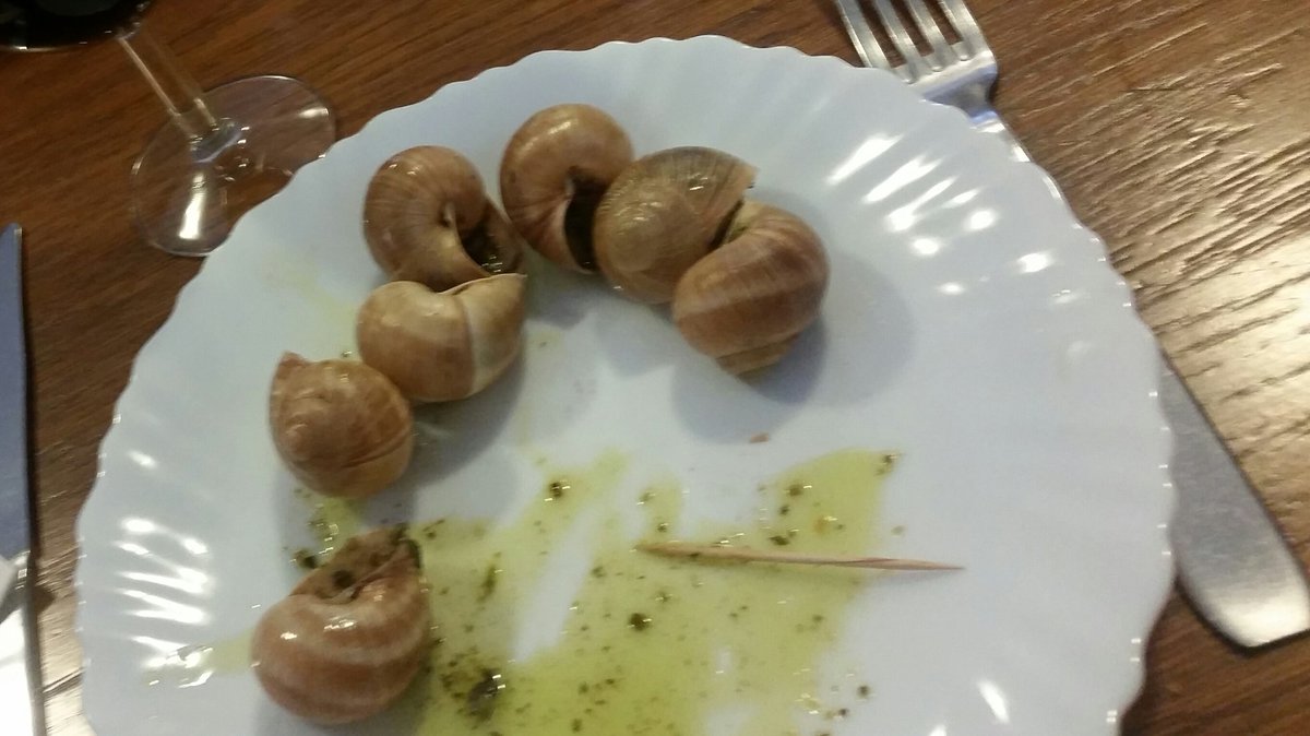 stjsnorthwood's tweet image. Une soirée française. Escargot! #stjsfrance2016