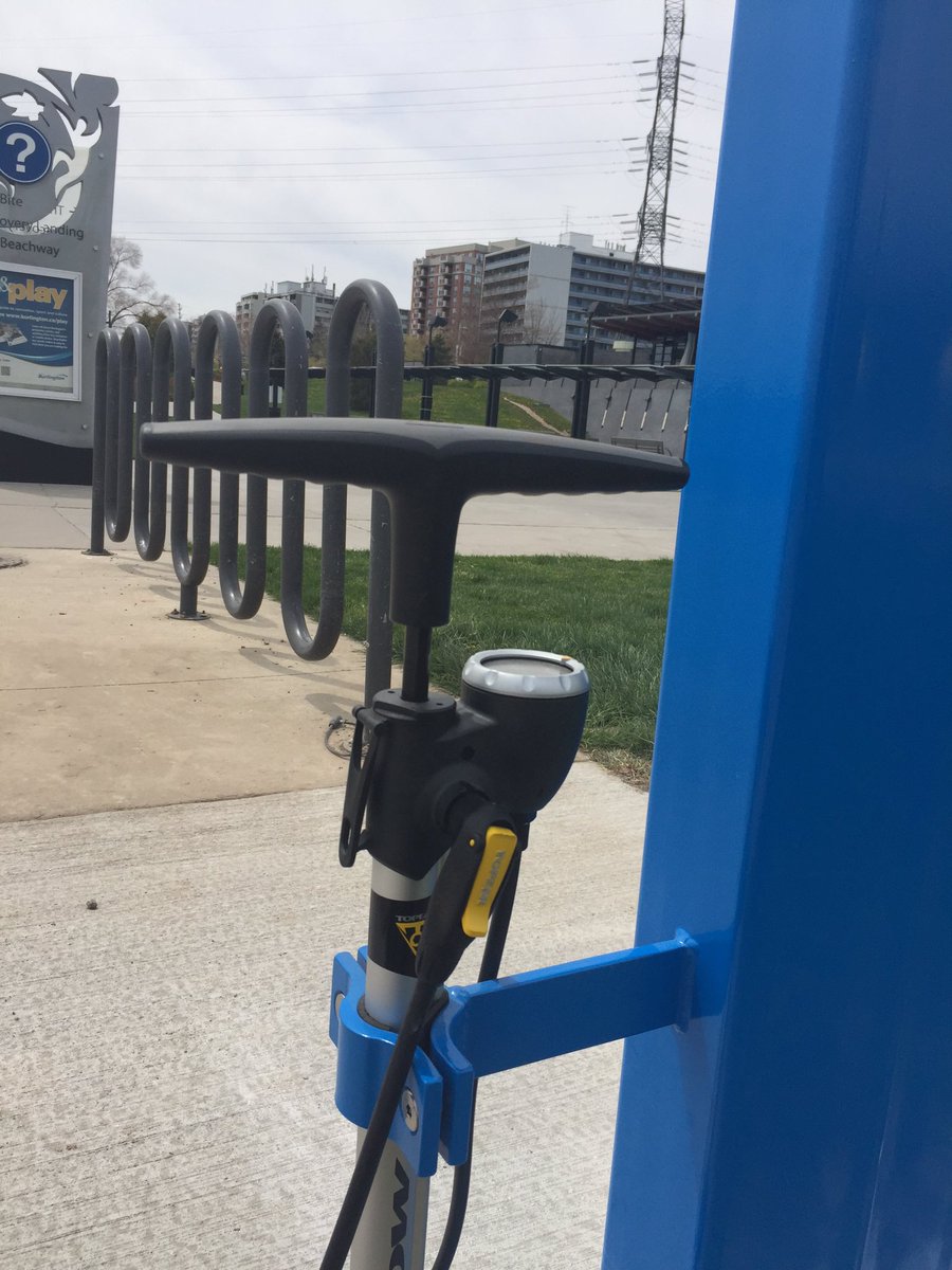 DTBurlingtonON's tweet photo. There's a new bicycle repair station in Spencer Smith Park! 🚴🏼🔧#BurlOn https://t.co/3kxiJlDXLV