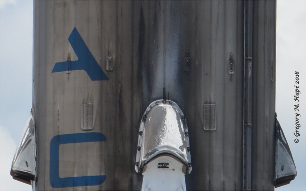 GregHupe's tweet photo. Great close-up of scorching effect on this #SpaceX #Falcon9 first stage that just returned after launching #JCSAT14 https://t.co/pOApLChtz7