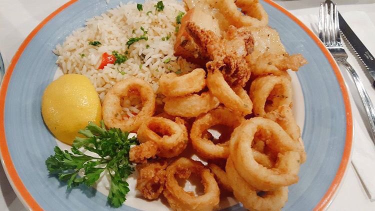 MezesRestaurant's tweet photo. It's never too late for a good lunch #Calamari #LateLunch #Healthy #Food #Mezes https://t.co/6BmCe9yXhd
