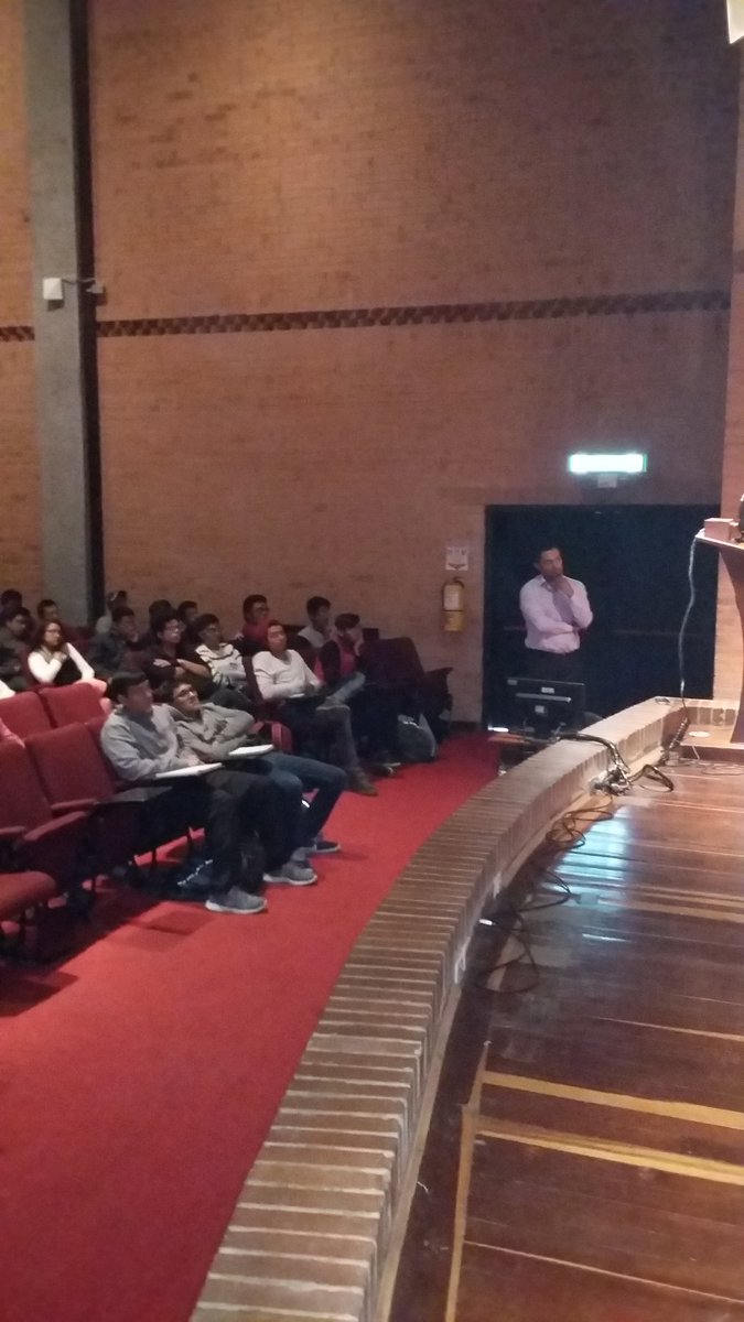 inmc_mhid's tweet photo. Estudiantes de Introducción a la Ingenieria Mecánica aprendiendo sobre exoesqueletos y su relación con la Ingeniería https://t.co/Jw8LknesPj