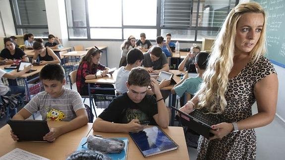 Santiago_Sanz_L's tweet photo. Así son los diez profesores más innovadores de España https://t.co/dEeO73lHHN #aprender #educación #innovacion https://t.co/vn6VLyfmJg