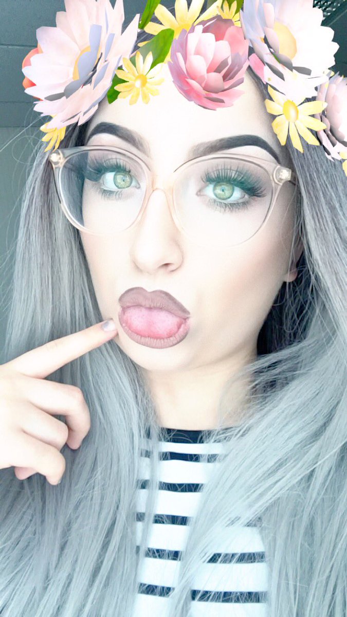 muaqueenica's tweet image. me tryin to make snap filters aesthetically pleasing