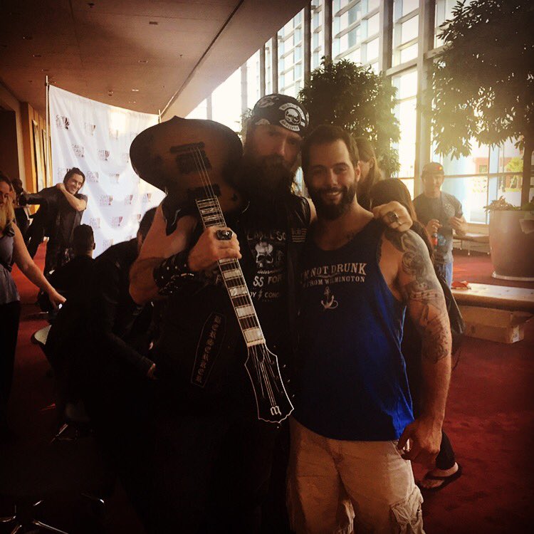 ZakkWyldeBLS's tweet image. Rolling w/FATHER VINCE SPATARO &amp;amp; His ODIN O' DOOM in Soothing DEATHCLAW MOLASSES Finish - @WyldeAudio @guitarcenter