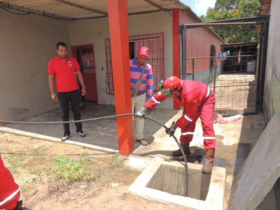 MUNLIBERTADOR's tweet photo. @Jos_figuera contiuna trabajo de de donaciones y trabajos para los habitantes del municipio libertador https://t.co/R0ExUwodoF