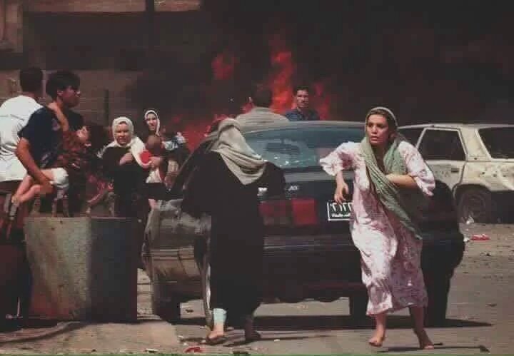 #انفجار_مدينة_الصدر

كلكم زعلتوا على نعال آلاء طالباني
بس الفقيرة حافية تركض وره ابنها
كلكم صم بكم !!!