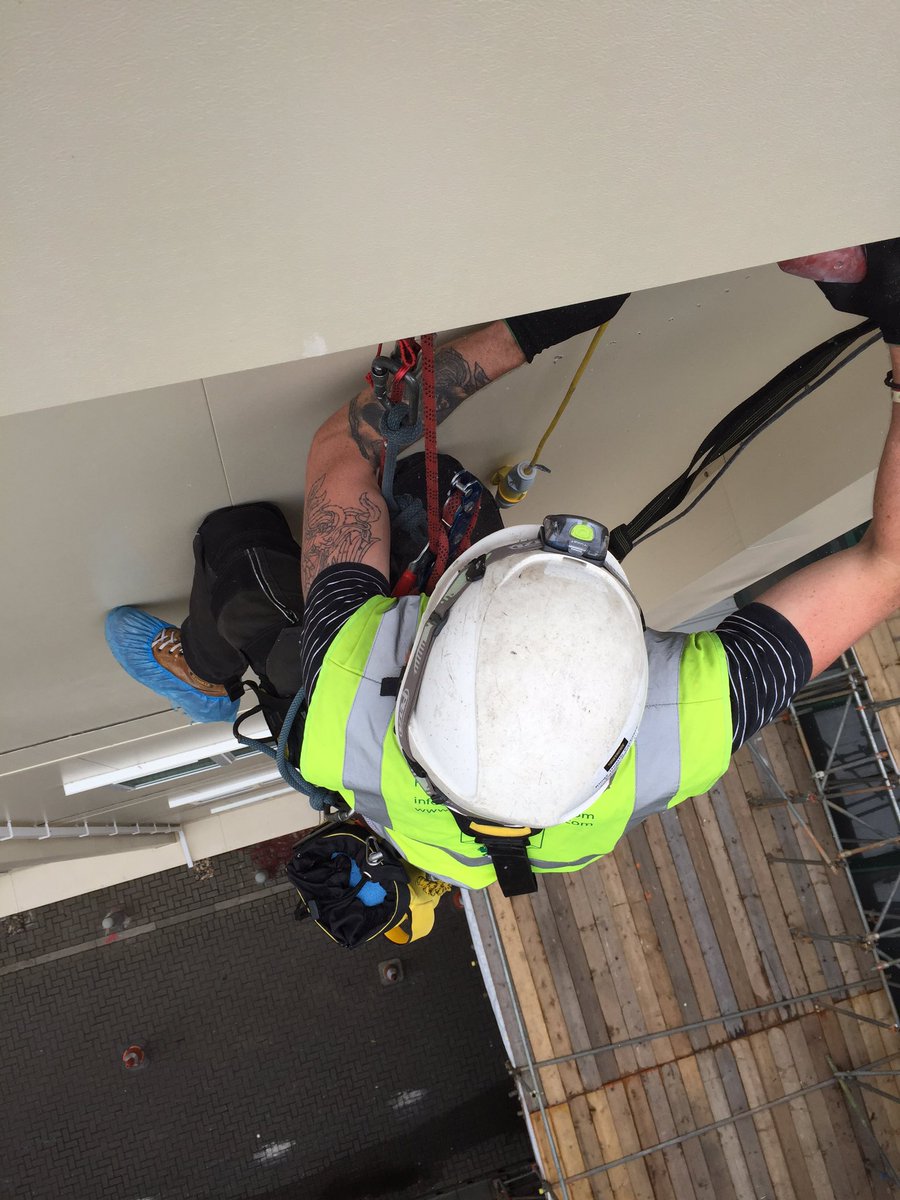 edgeropeaccess's tweet image. We just can&apos;t stop fixing things! #ropeaccess #propertymanagement #brighton
