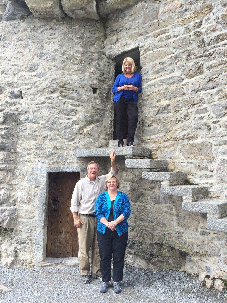 RoamtheDomes's tweet photo. We are moving in! #RossCastle is now #RyanCastle #LakesofKillarney https://t.co/gD1pwrNxh1