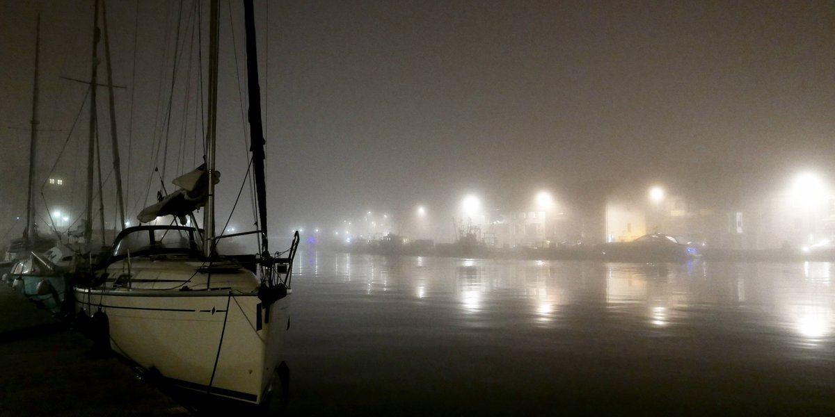 Ru a #photographer in #dorset near #weymouth ? 'cos the 'haar' is hitting the harbour right now - high tide 10pm -:)