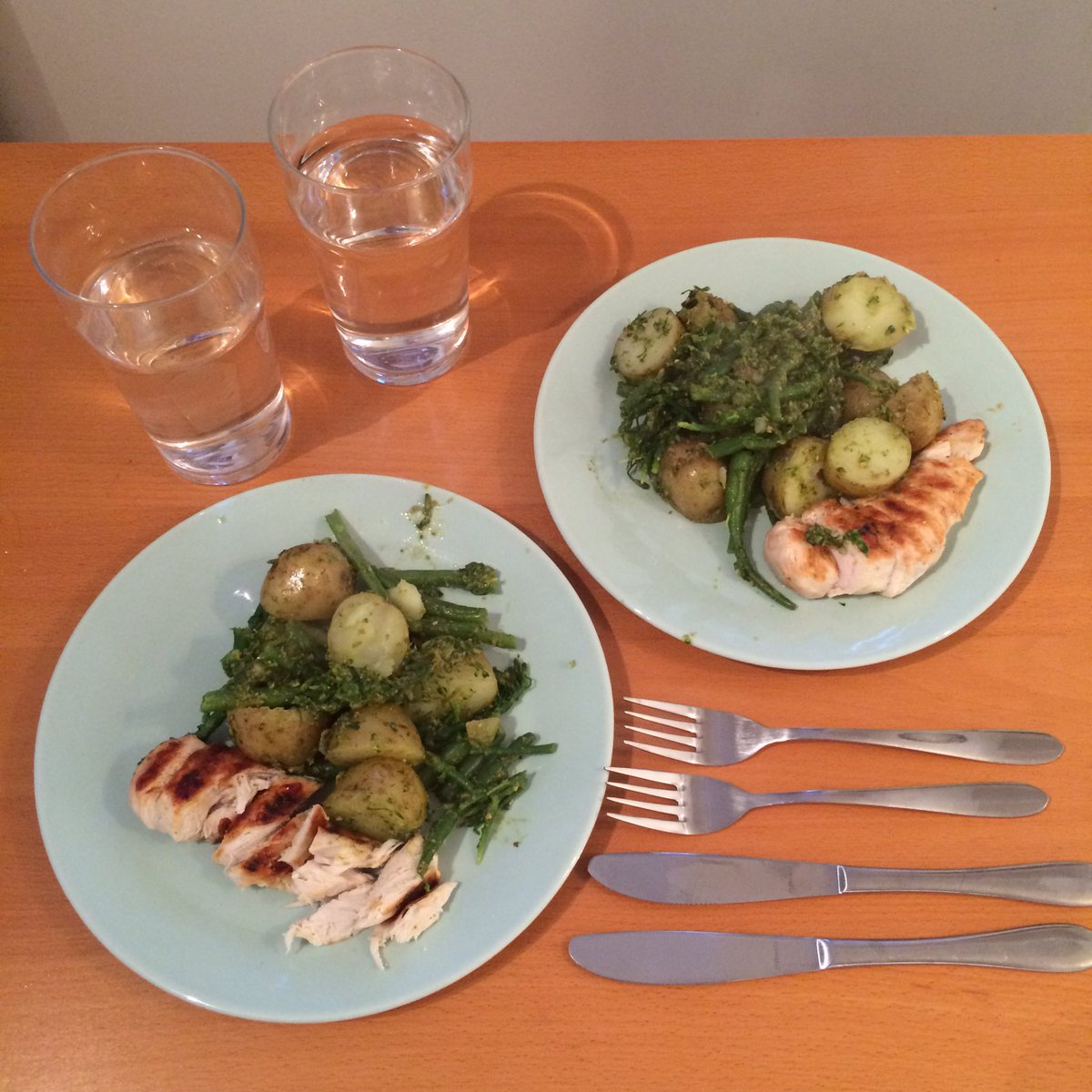 fdseconds's tweet image. Tonight we made @jamieoliver's Salmon and Pesto Dressed Vegetables. But swapped salmon for chicken, so its cheaper 😜