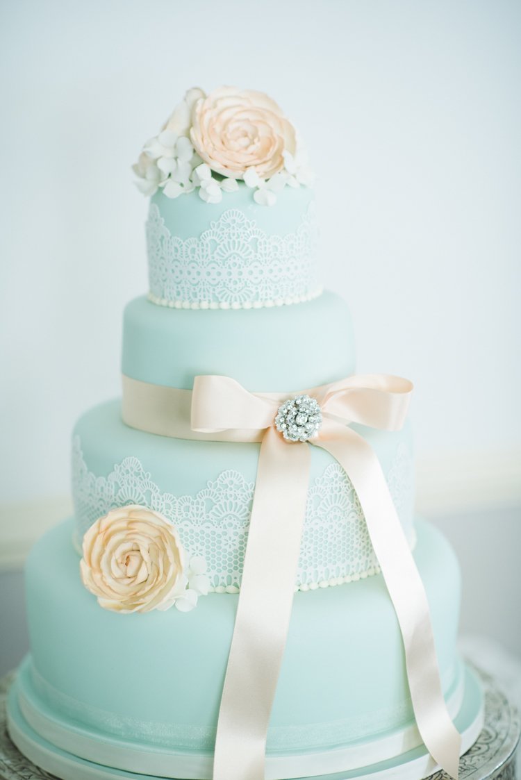 Sparkles &amp; Pastels Wedding / whimsicalwonderlandweddings.com/2016/05/pretty… thanks to <a href="/GeorgiMabee/">GMabeePhoto</a>