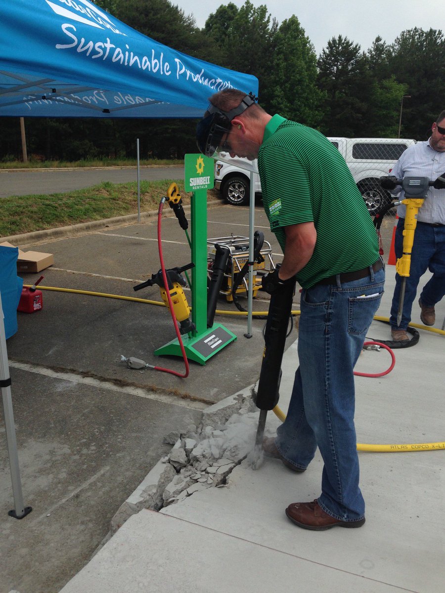 AtlasCopcoUSA's tweet image. Watch @SBRentals get a handle on #PneumaticBreakers at our #training this week! ow.ly/b9sm3007gRv