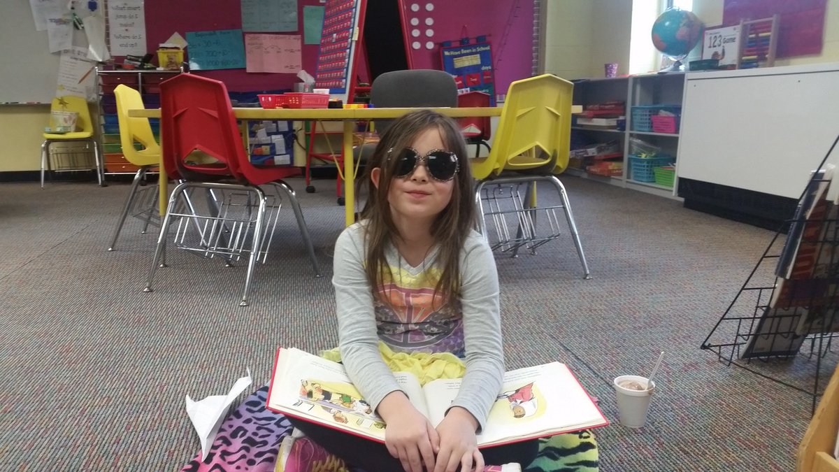 siegel_annick's tweet photo. @PerryESP_Lake. Having a great time reading.  #PESlove2read https://t.co/aTZr6rmGyo