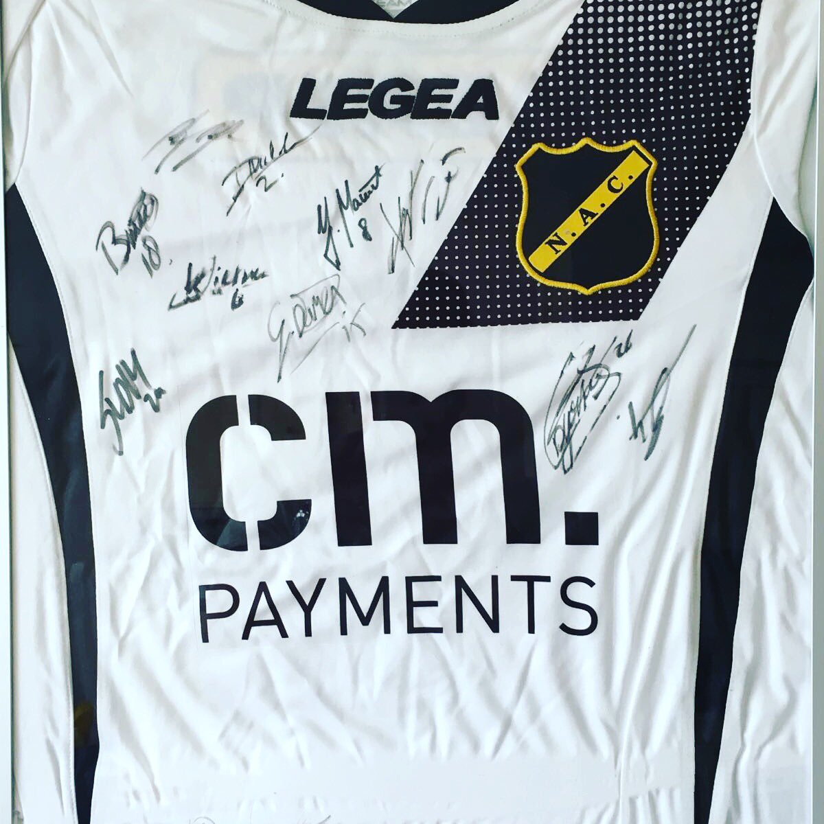 Wil jij dit shirt? Koop dan tijdens de nacompetitie een item in onze winkel en loot mee....#bredagelooft #nac