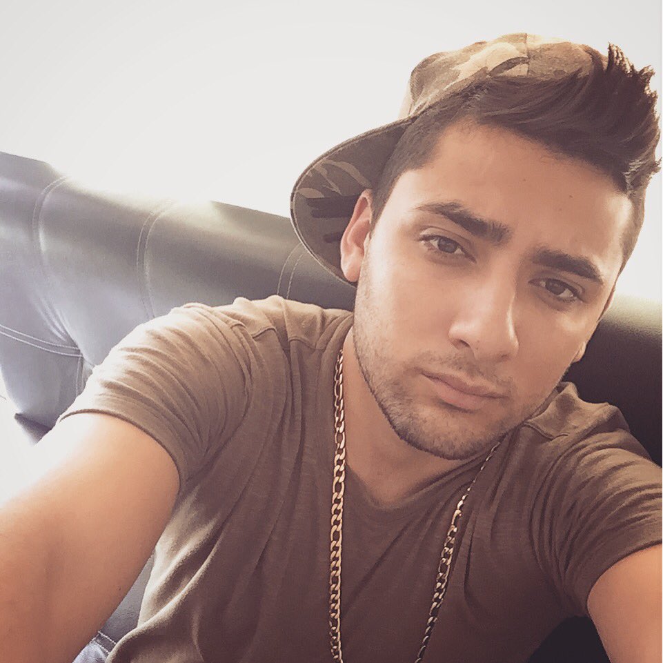 dmoramusic's tweet photo. I can feel it... when i look at your eyes... #FelizDia #TheGoldenTouch #OA #DMora #ElRenacimiento 2️⃣0️⃣1️⃣6️⃣ https://t.co/6PbWRUJPcV