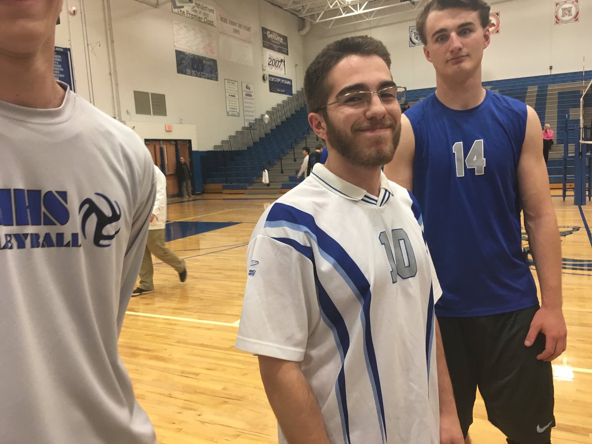 vhboysvb's tweet photo. Program sweep of Antioch on Senior Night. Kushnir 4k, 4 aces, 4 digs. Umansky rocks the sweet retro jersey. https://t.co/l8eyFg8io7