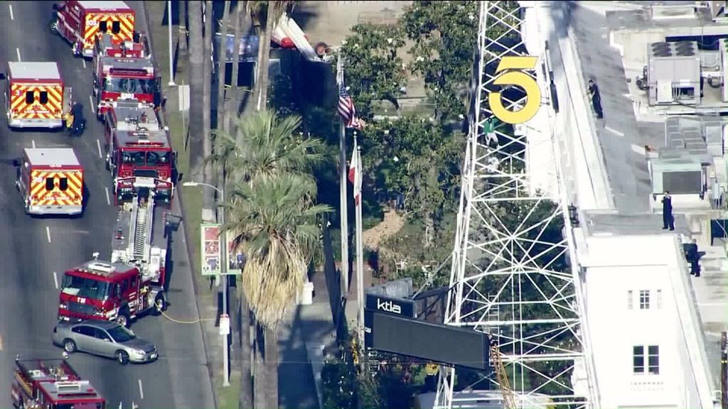 UBtalkin's tweet photo. And now we have #ManInTower 

Man climbs KTLA tower, prompting closure of Sunset Blvd in Hollywood  via @KTLA https://t.co/eNq4CSQFk2