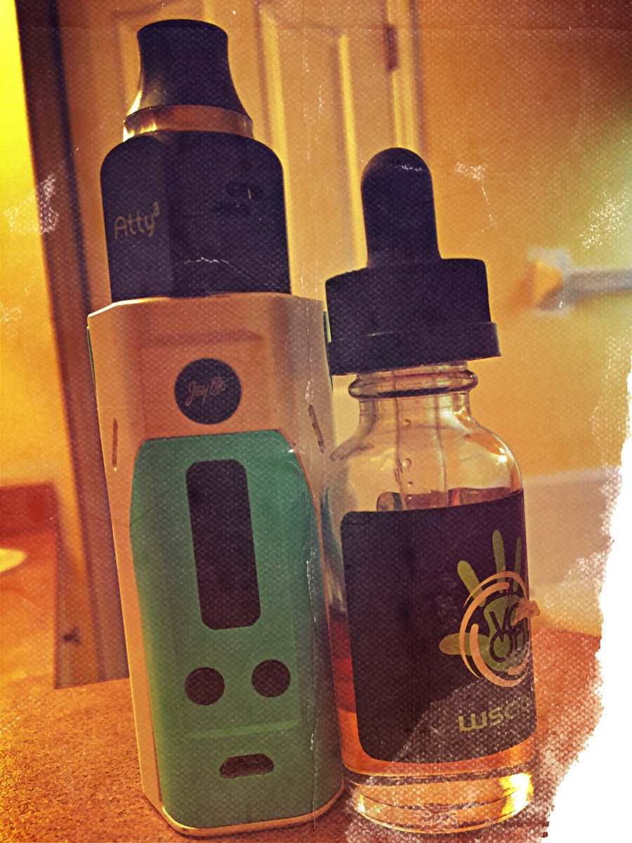 VaporKingdoms's tweet photo. RX200 with thug juice #vapelife #driplife #vapefam #thedailydripper https://t.co/2KIVb7dVfN