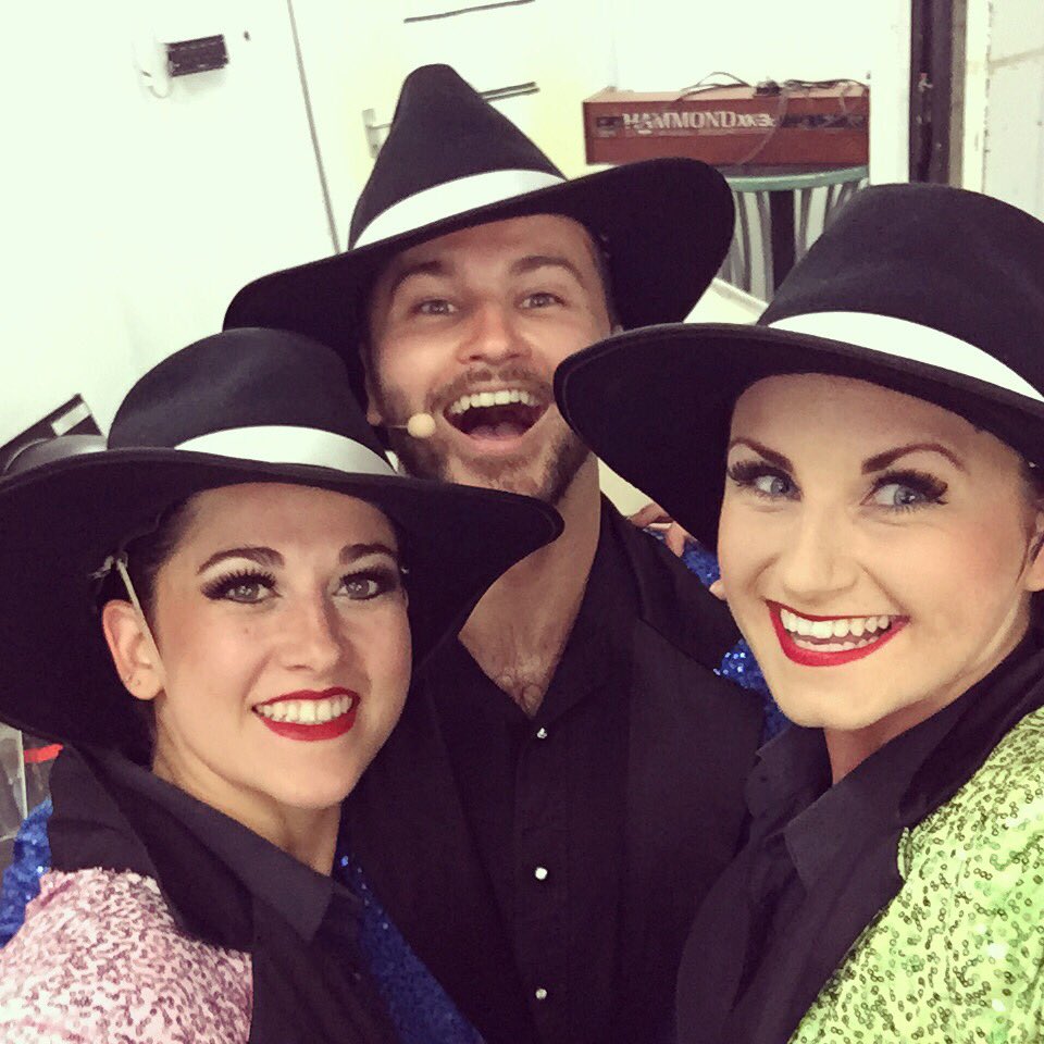 Nicole_Cato's tweet photo. Last few weeks onboard 'The Navigator of the Seas' ⚓️🛳✌️🇺🇸👯 https://t.co/9xYT7xVVPJ