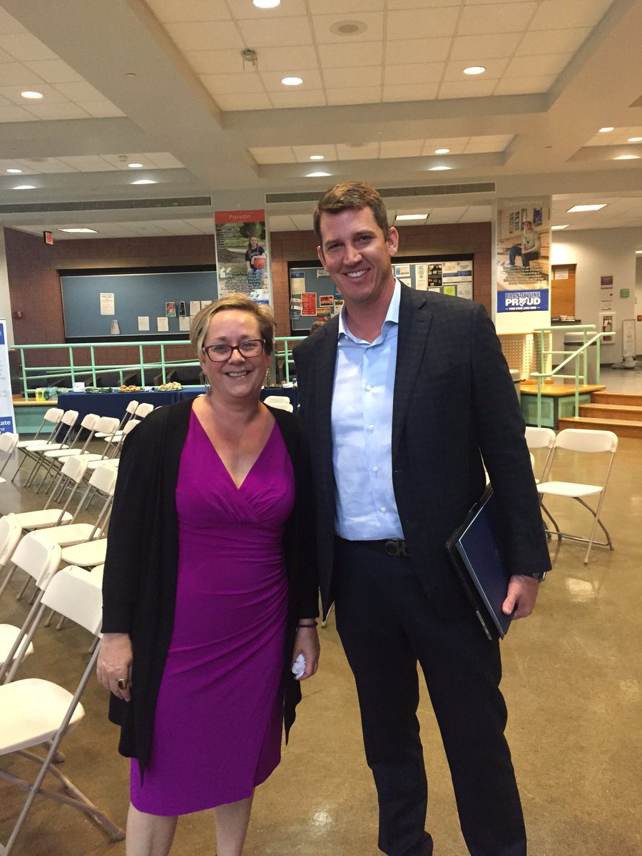 DelcoChamber's tweet photo. Making it happen! @michelemmartin @mikemorgan1969 #YLA2016 #delcoYLA16 https://t.co/hNQguglNBk