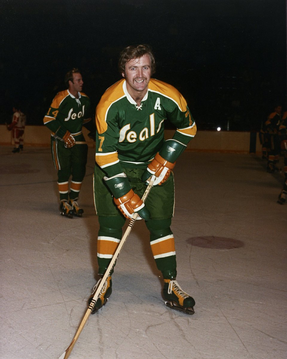 VintageMNHockey's tweet photo. Anyone recognize this historic Duluth, MN native - shown in a RARELY ever seen Seals picture? @usahockey #TBT https://t.co/k3CFV7zAcF