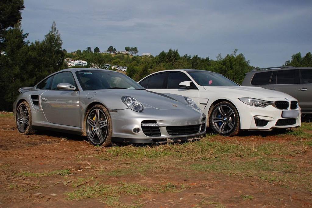 OnlyCarrera's tweet photo. Porsche 911 Turbo and BMW M3
#peexotics #itswhitenoise #jaguarshc #supercar #dreamcar #expensivecars #luxury #luxu… https://t.co/msPXKJ88hn