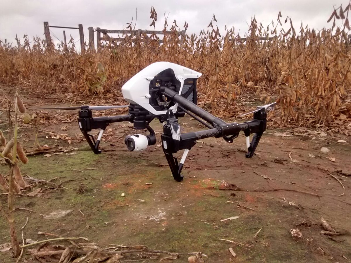Todo listo, a volar! #Dji #inspire #UAVjobs #agricultura #soja #maiz #smartcontrol #drones
