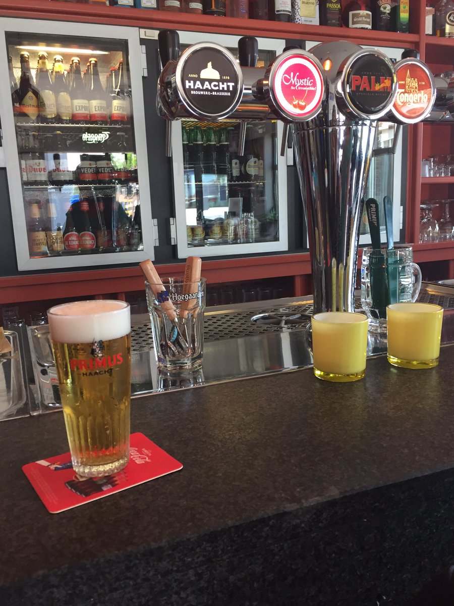 VikCools's tweet photo. Perks of #Holland: being able to drive into #Belgium just to grab a beer. https://t.co/2kwnVnx16M