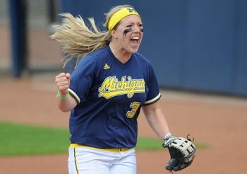 DukeSOFTBALL's tweet photo. Two Michigan alums ➡️ #BuildingDukeSB
Good luck to @umichsoftball in the #B1GSB Tournament this weekend! https://t.co/dPaTjkOjvS