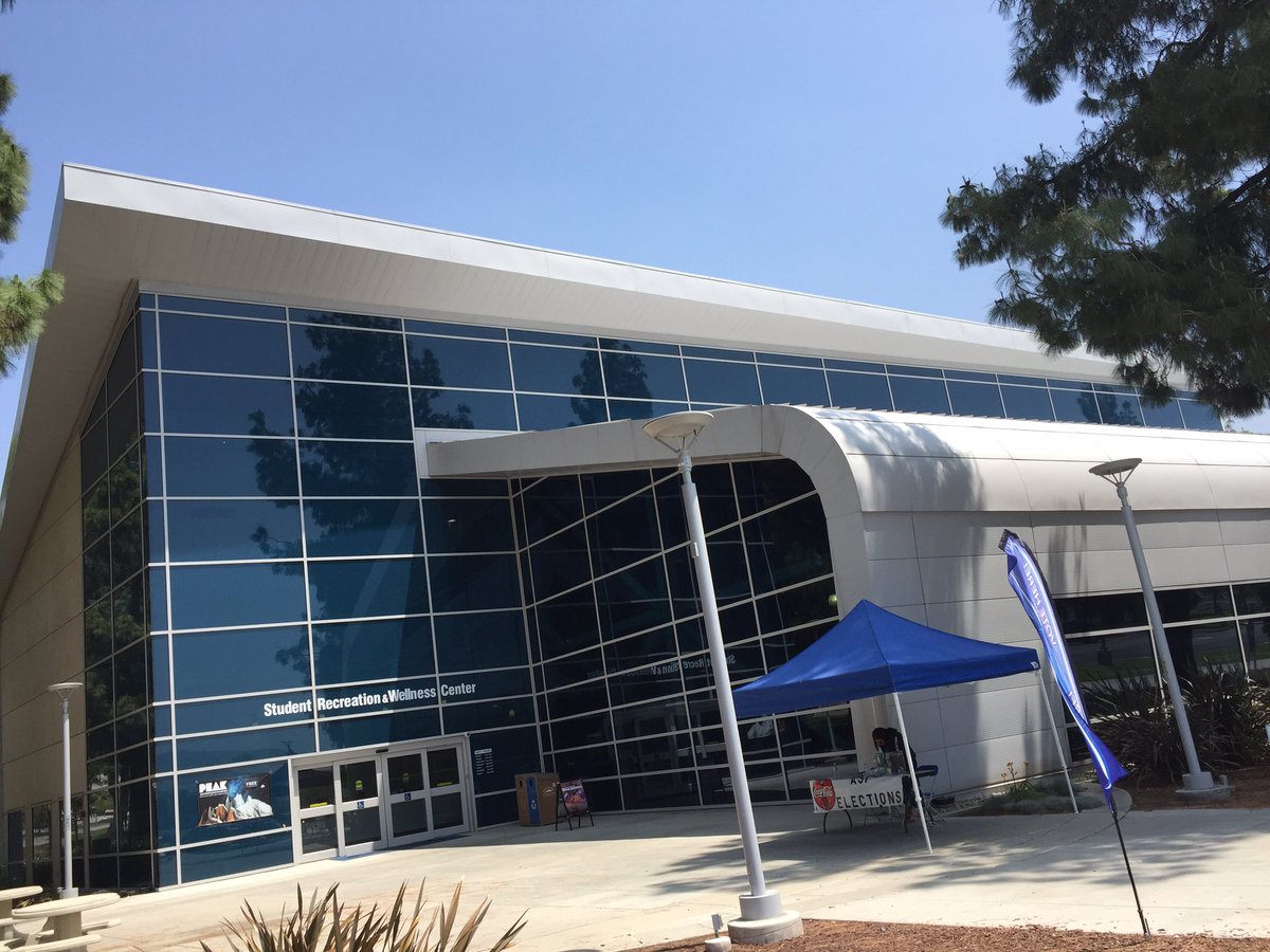 Quin4ASIVP's tweet photo. Going to work out? On your way in or out, Vote Quin Kochman for ASI Executive VP! #JustVoteQuinKochman #CSUSB https://t.co/40YvkreBk6