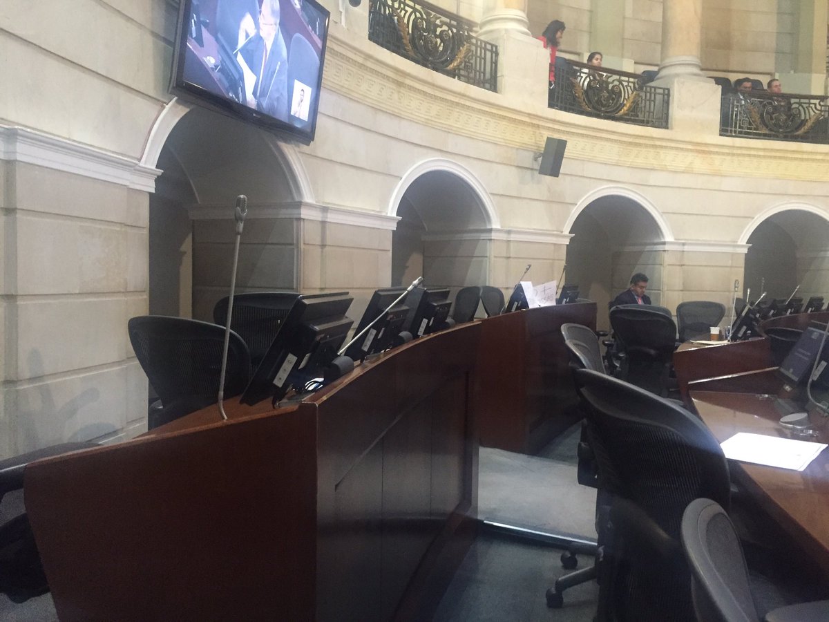 AlfredoRamosM's tweet photo. Anoche el espíritu de la Senadora gritona y esquizofrénica diciendo que no trabajamos https://t.co/AYobJgOGxQ