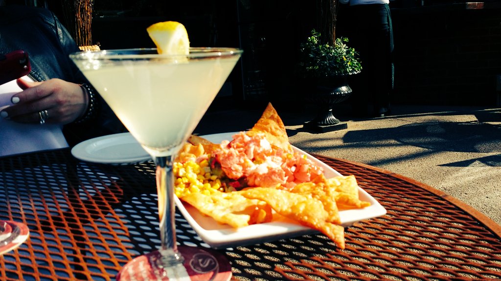 The gin &amp; sun @StephaniesOnNew got me feeling some type of way...