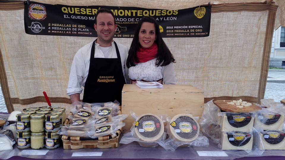 Nos encontramos estos días de fiesta en #Valladolid #mercadocastellano #SanPedroRegalado plaza de #sanpablo #quesos