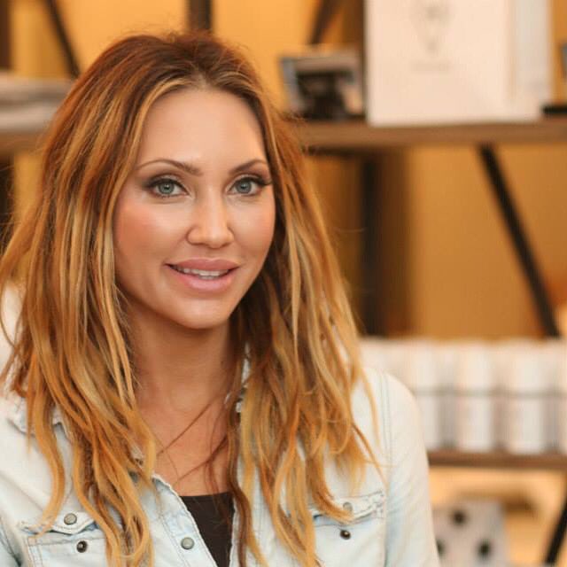 LauraNixGerson's tweet image. It&apos;s beauty time at MA! @thefacebarla just joined the #perksprogram Yippee! Go now and get your peel on! #facials