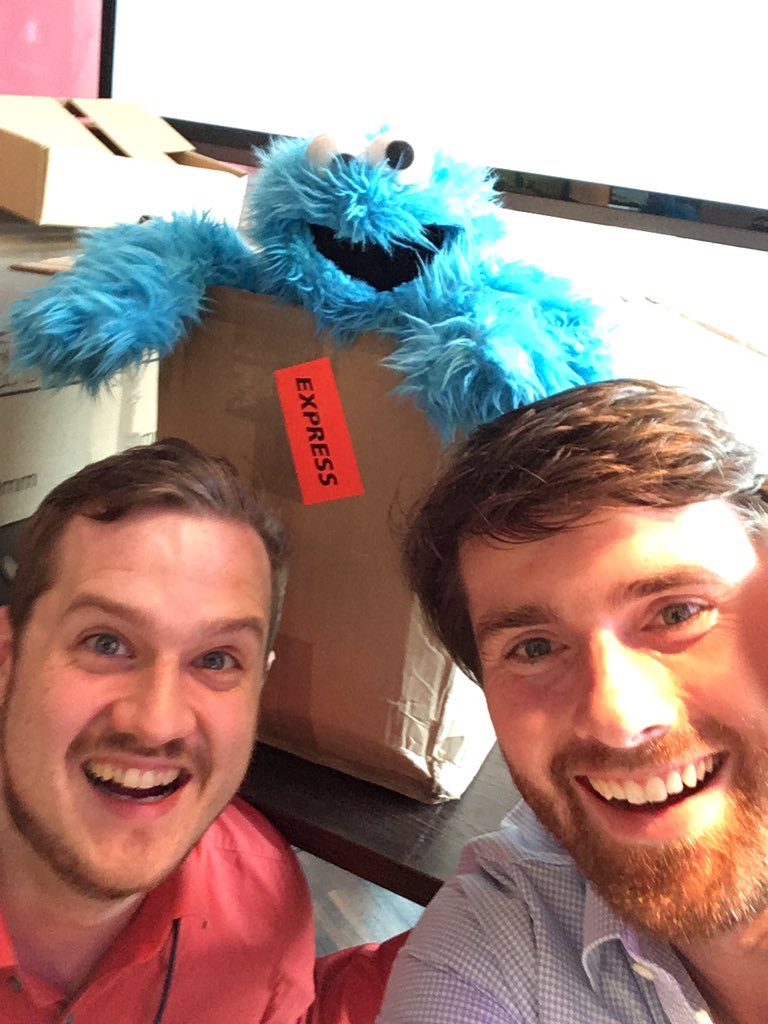 socialhubio's tweet photo. Tschüssi und danke für alles! Es war so schön mit euch. Jetzt haut der Krümel wieder ab 👍 #d2m16 https://t.co/rrUSkMeUP9