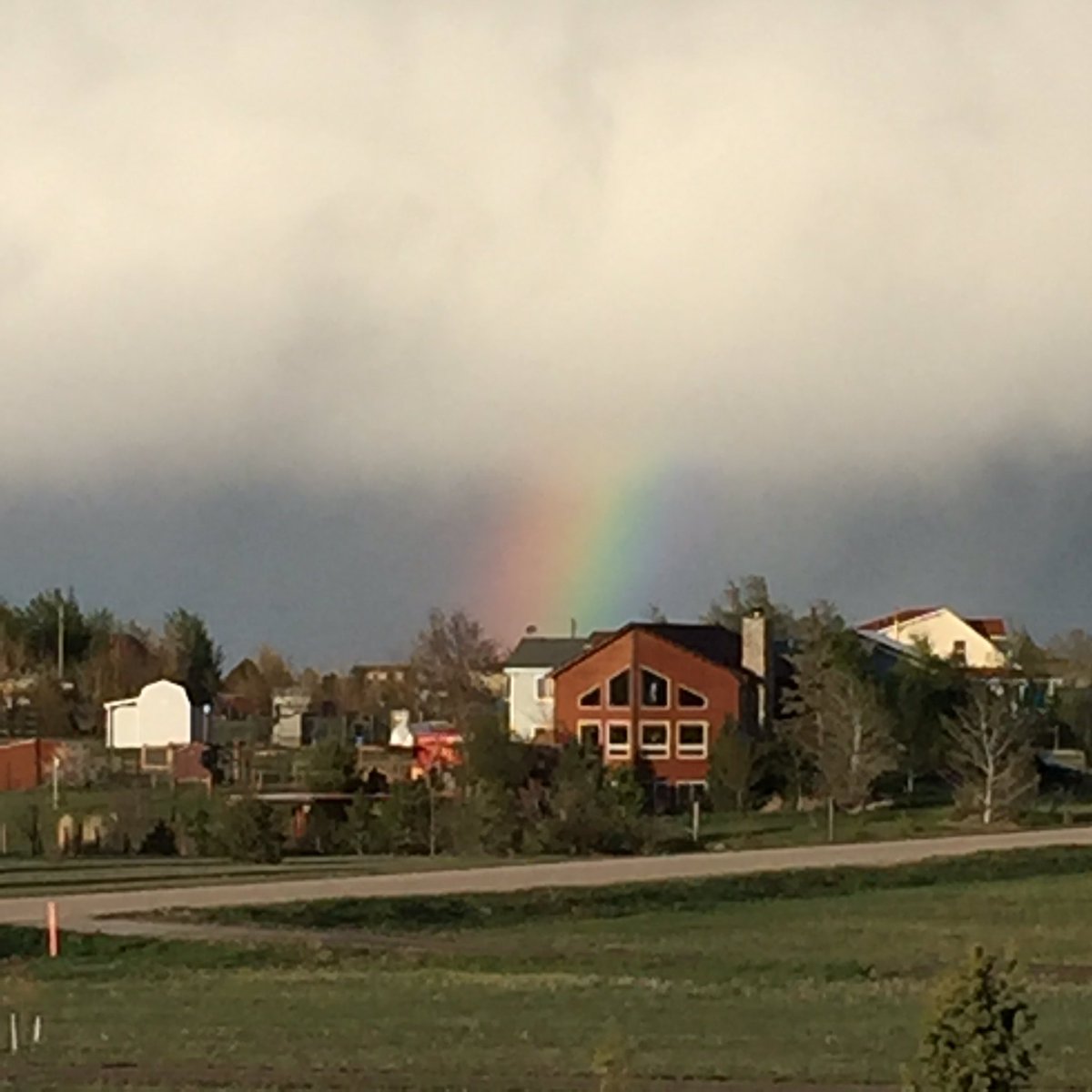 oktoberskulls's tweet photo. 🌈Rainbow falling from the clouds! #elizabethcolorado https://t.co/6klff791JB