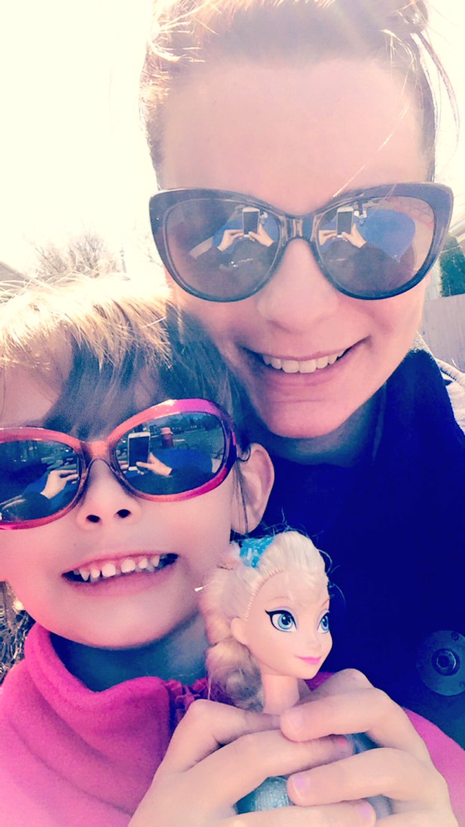 KingaS82's tweet photo. Sunglasses & selfies!! And #Elsa of course ππ― #ciociaandbella βοΈπ #iphonereflections π± https://t.co/SaTZFlmPWS