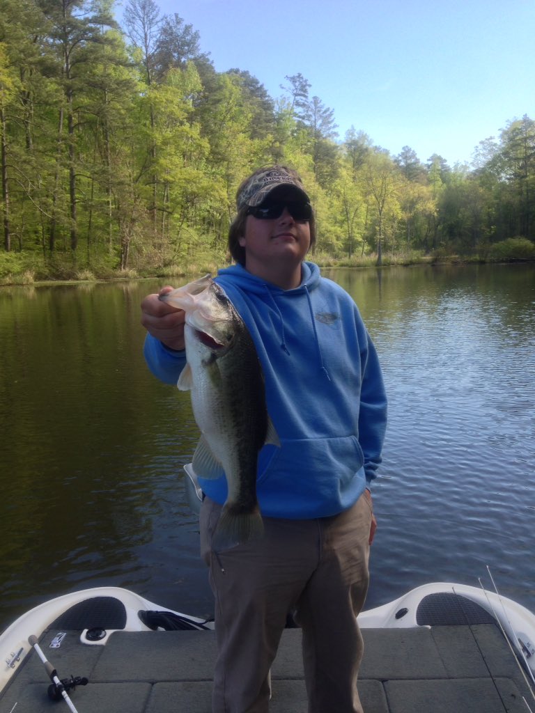 NateAnsay's tweet photo. Guntersville bass #bassmastershighschoolsouthernopen #flukem #goteem https://t.co/uzz4yOdIQg