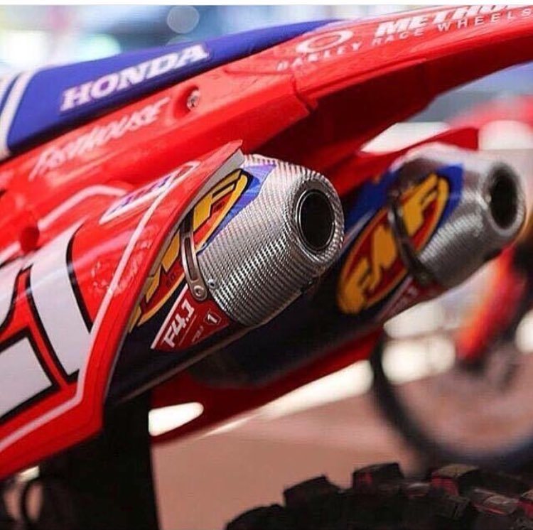 SolidFactionCo's tweet image. Fmf exhaust. How do u buy this #takemymoney #moto #mx