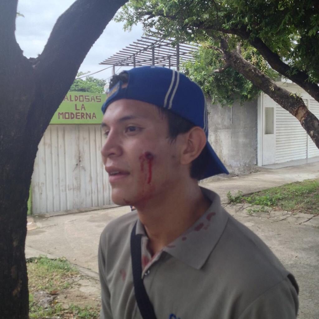 liliantintori's tweet photo. Rechazamos las agresiones a cientos de venezolanos por parte del gobierno. No callarán a un pueblo que quiere cambio https://t.co/qYFqJROO3s
