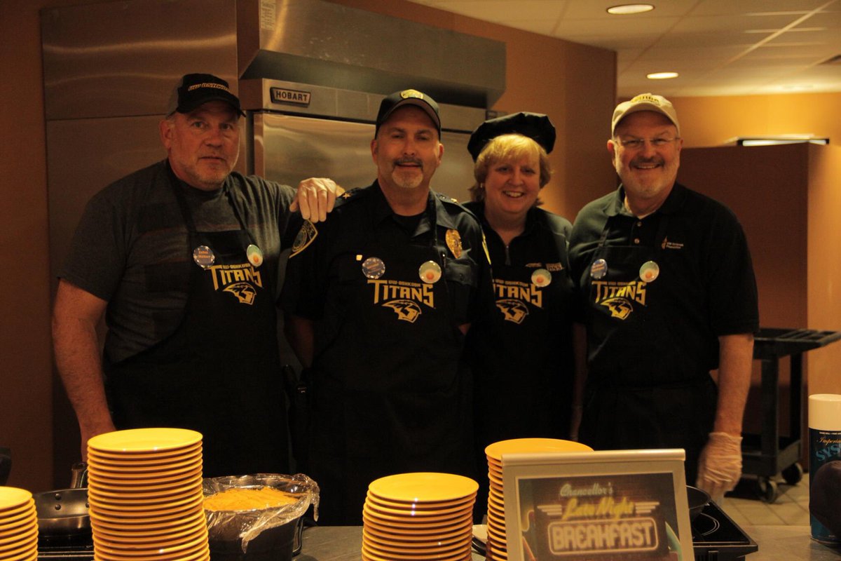 reeveunion's tweet photo. The omelet station was a #favorite at Late Night Breakfast! #uwoshkosh #finalbreak #titanpride #yummy #spring2016 https://t.co/NW2CHlR9Fq